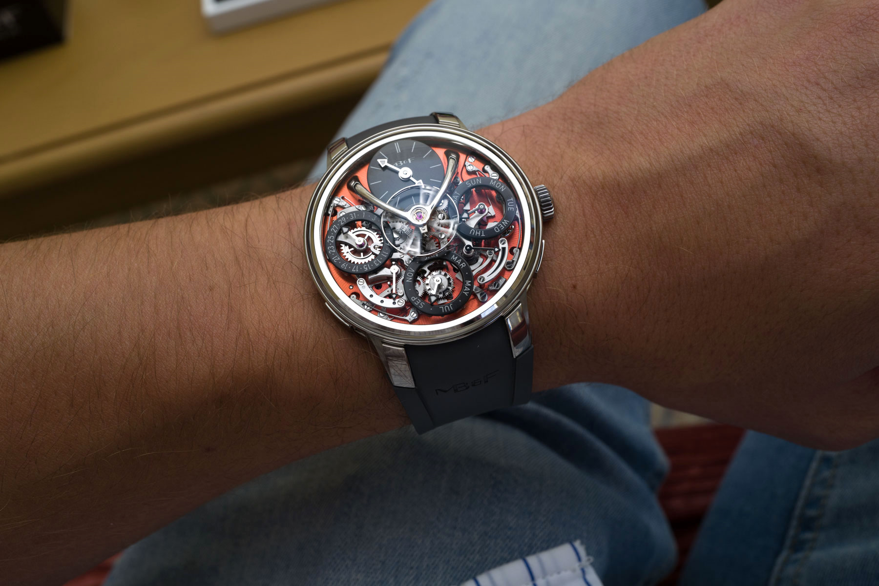 极致的机械腕表之美-MB&F Legacy Machine Perpetual Evo运动功能的奢华手表