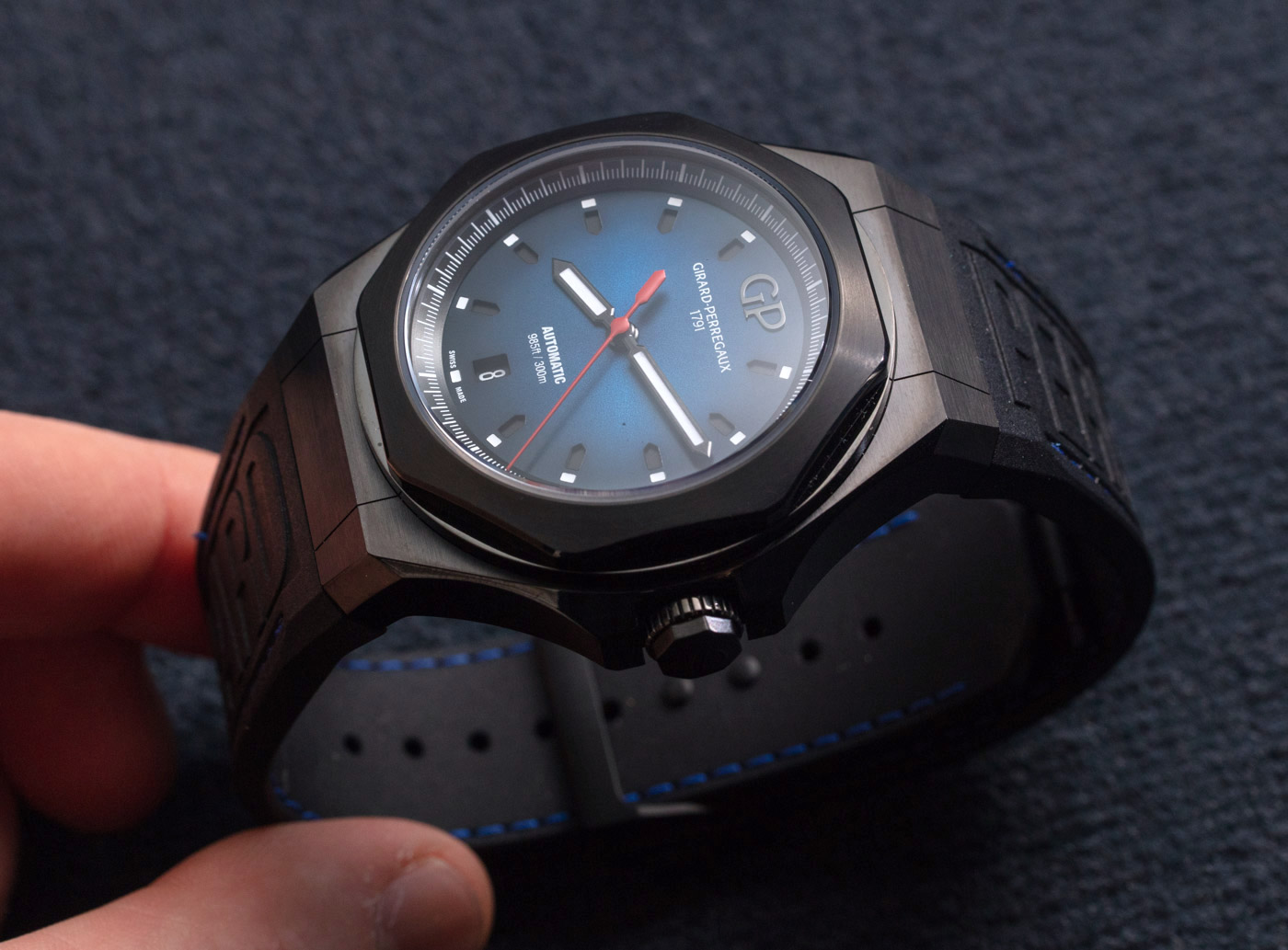 GP芝柏表桂冠系列44毫米款黑蓝款手表如何-81070-21-491-FH6A