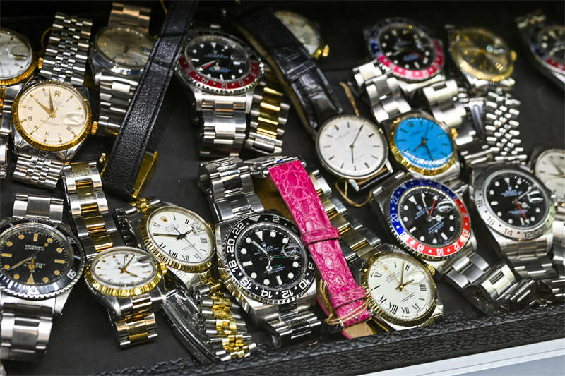 独家揭秘：迈阿密海滩古董展上的珍稀重量级手表